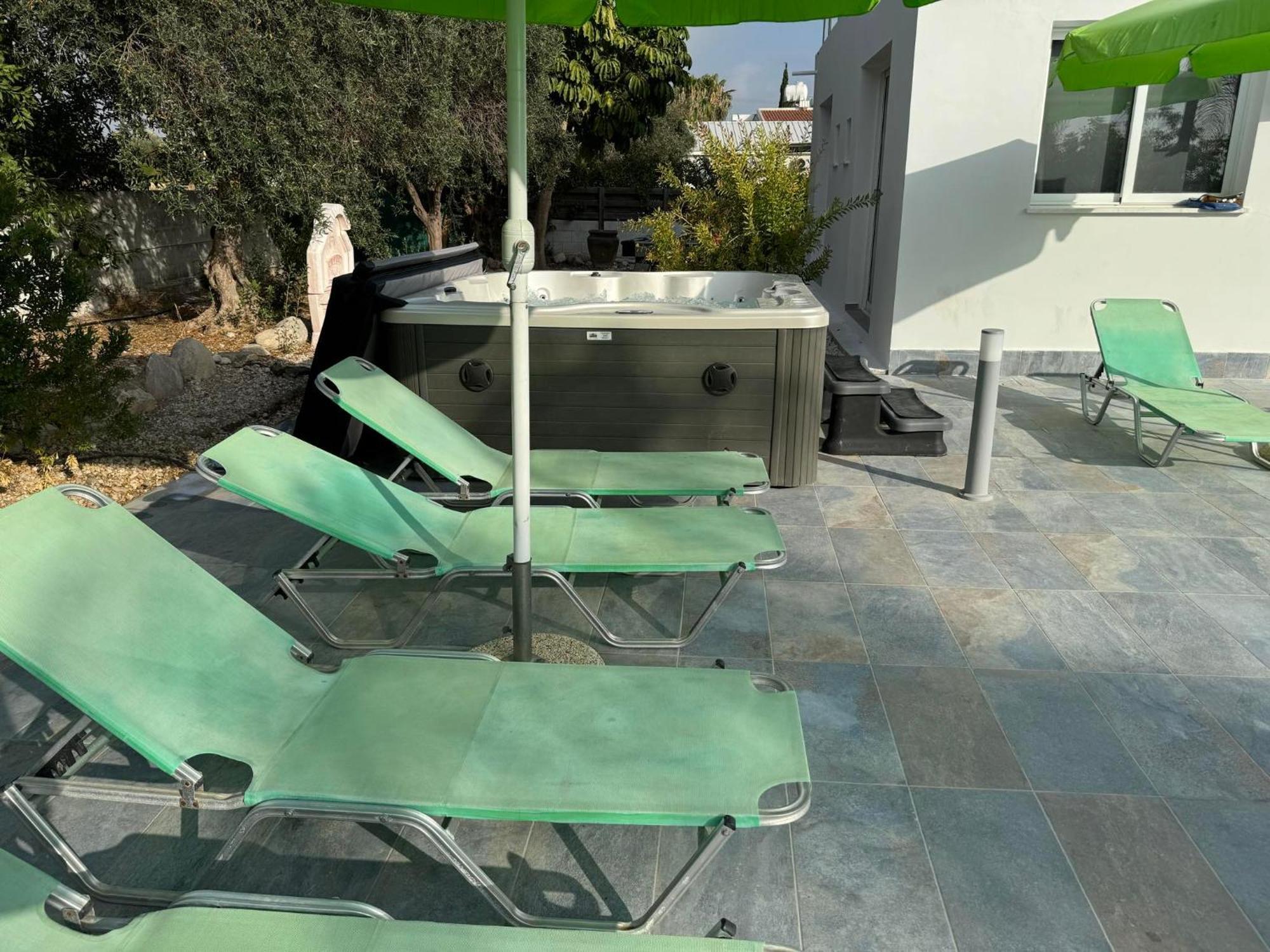 Villa Coralia Gardens 1Km From Coral Bay Beach Екстериор снимка